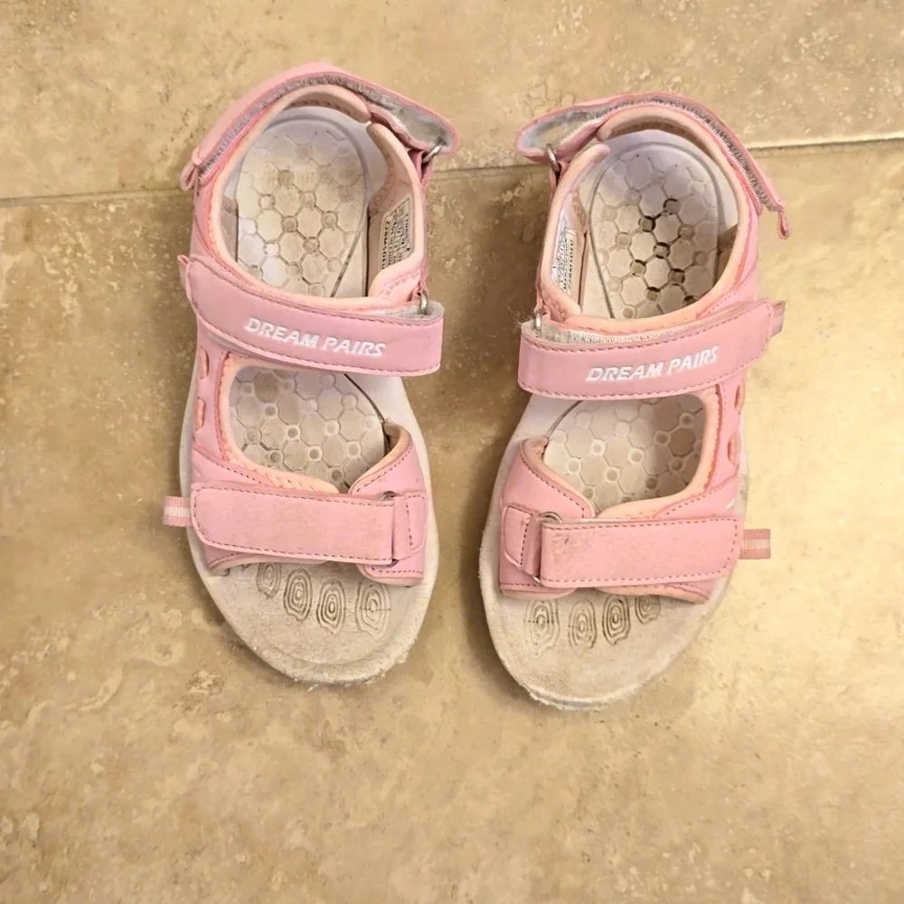 Dream Pairs sandals.